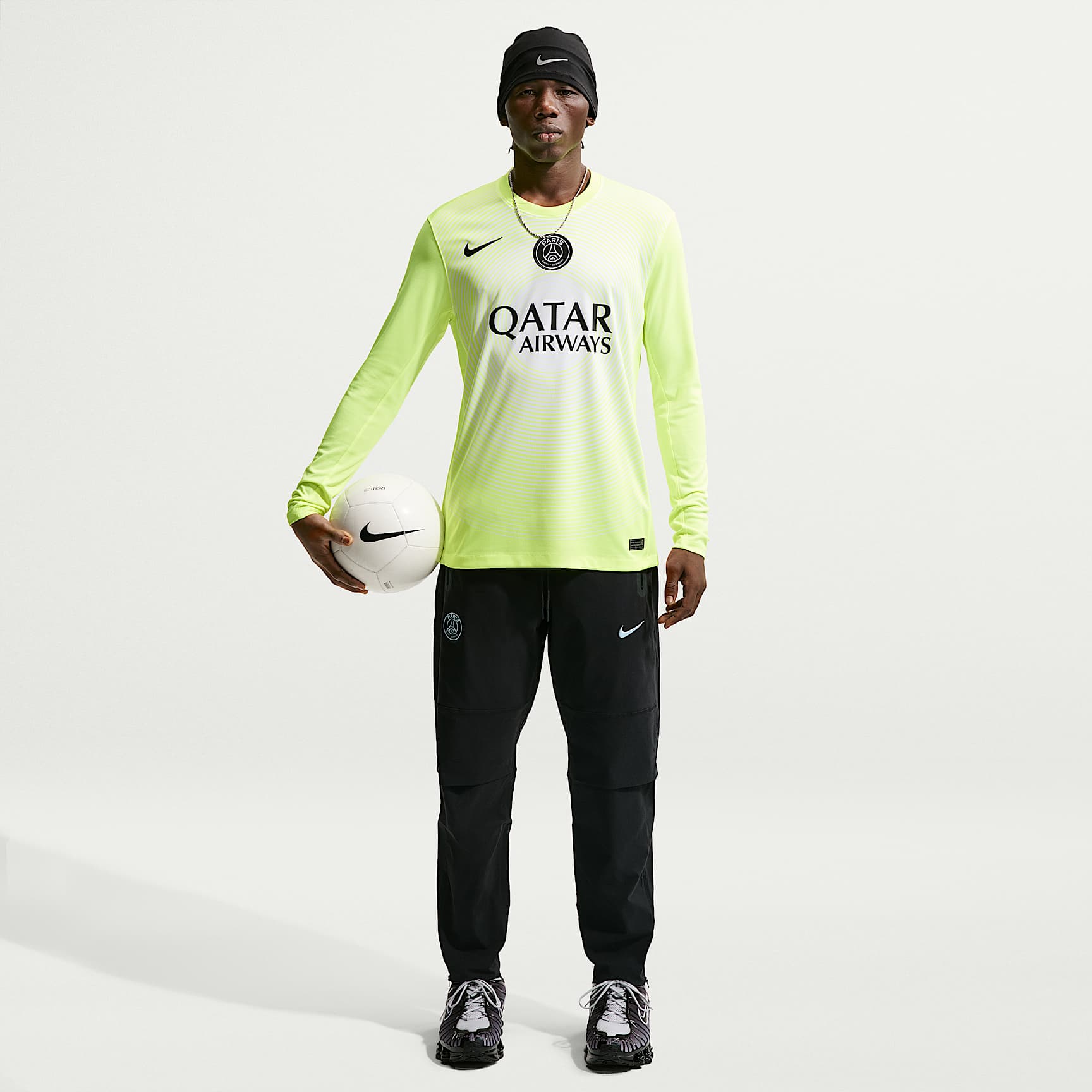 Paris Saint-Germain Tech Men's Nike Football Woven Pants. Nike FI